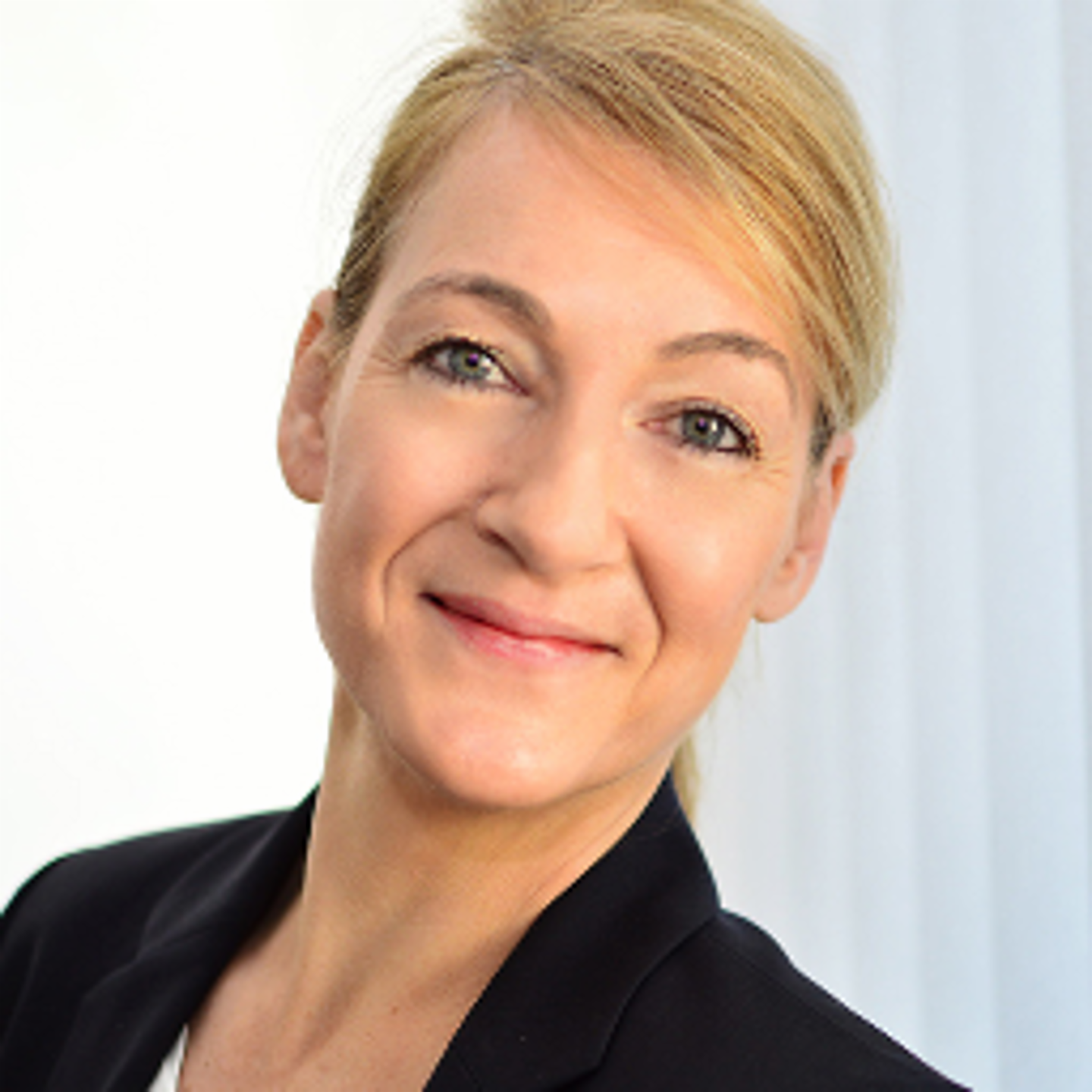 Andrea Stelzer-See, Managing Director EOS Serviceline