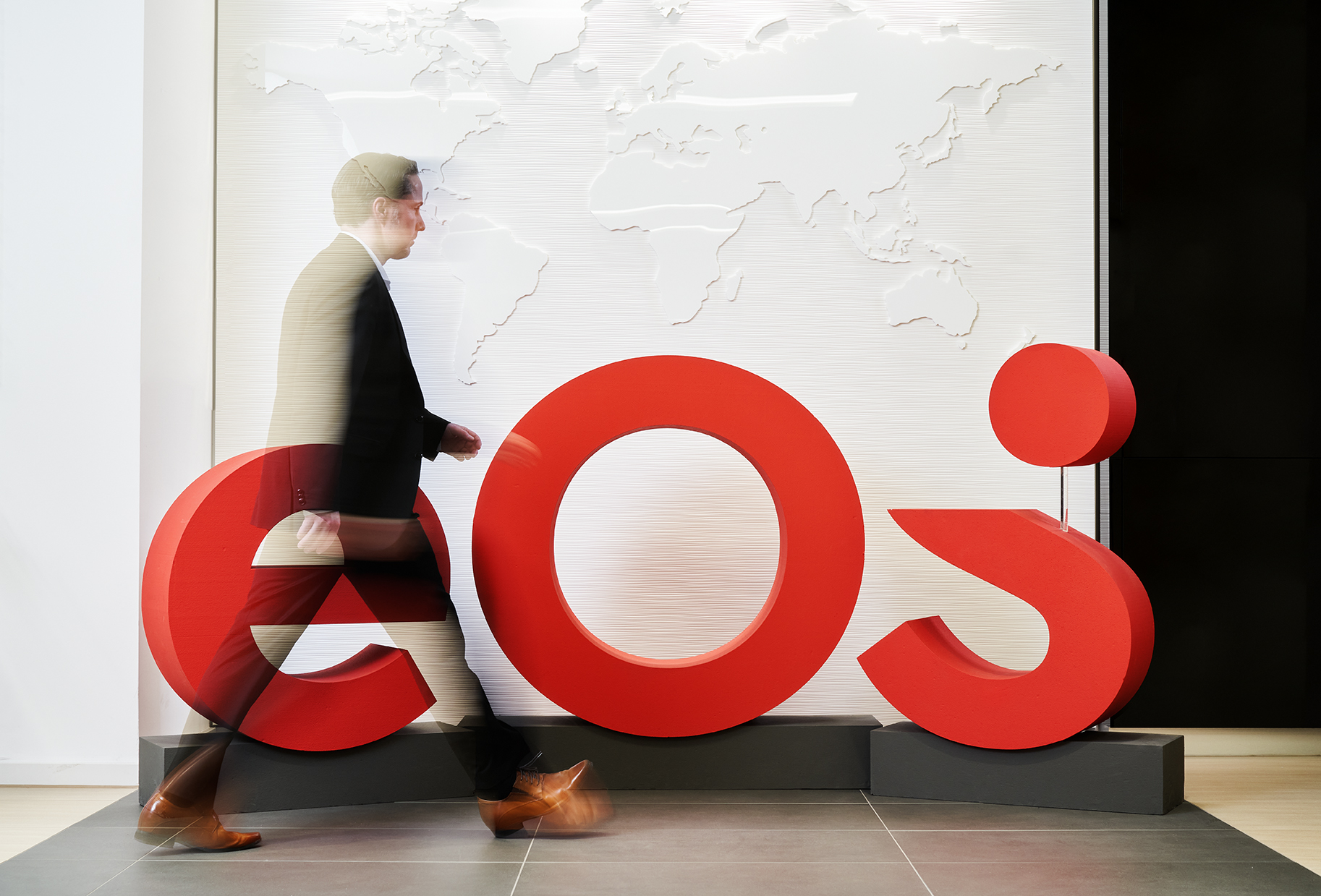To je nova marka kompanije EOS: Novi logo je ukrasio predvorje sjedišta EOS-a.